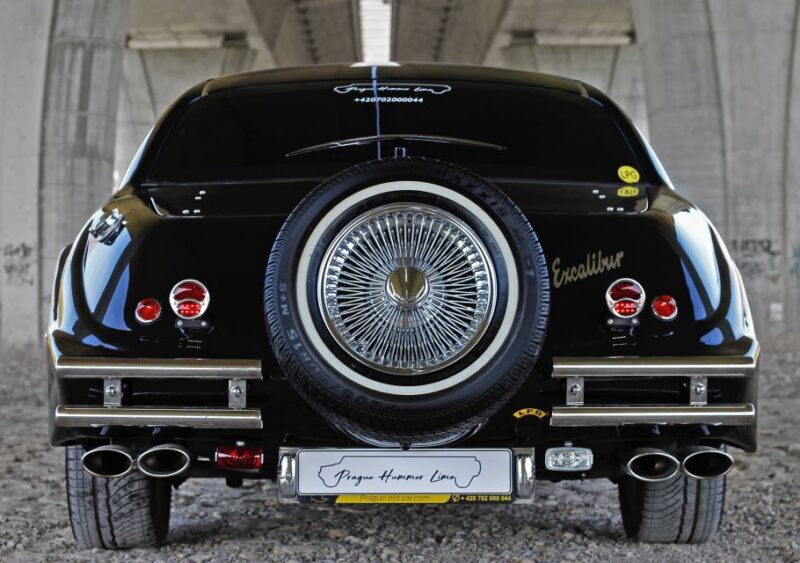 Prague: 1-Hour Vintage Limousine Rental - Key Points