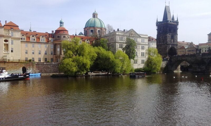 Prague: 3-hour Evening River Cruise with Dinner - The Pros: Why This Tour Works