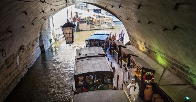 Prague: 3Hour Castle Grounds Walking Tour and River Cruise - Key Points