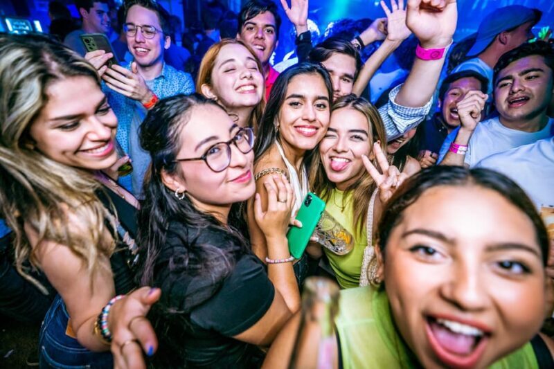 Prague: Boat Party with Unlimited Drinks & After Party Entry - Key Points