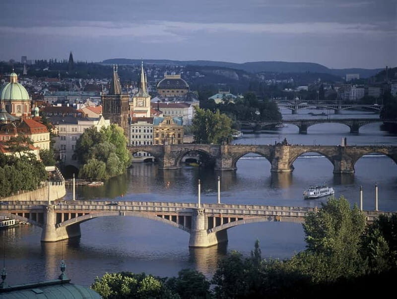 Prague: Bus and Boat Tour - Key Points