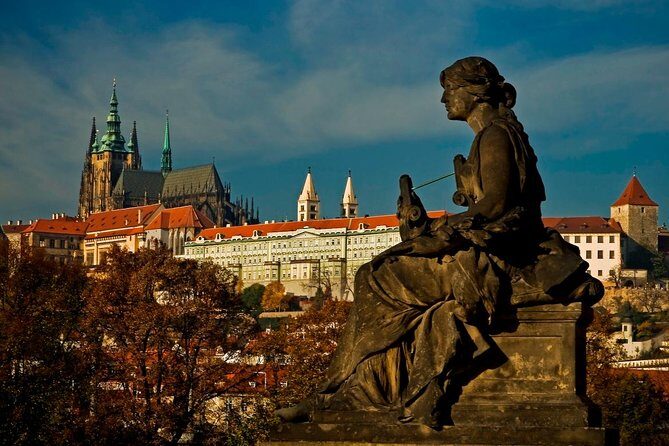 Prague Castle And Castle Grounds Walking Tour in french - The Itinerary: Breaking Down the Highlights