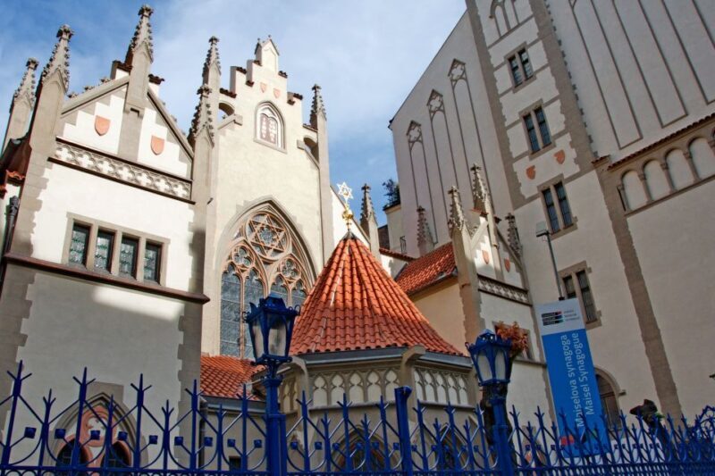 Prague: Castle and Jewish Quarter Tour - The Experience of a Guided Tour