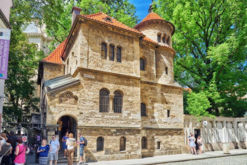 Prague: Castle and Jewish Quarter Tour with Cruise and Lunch - FAQ