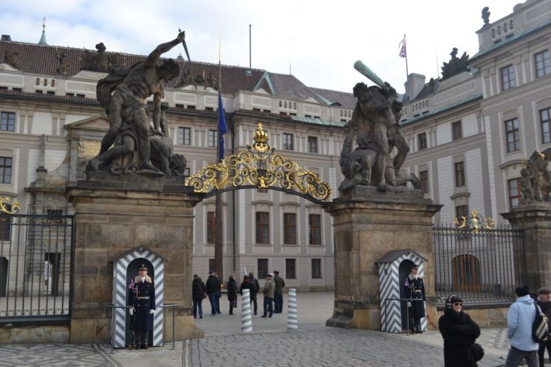 Prague City: 1-Hour Orientation Tour by Bus - Who should consider this tour?