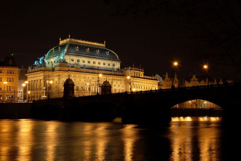 Prague: City Tour and Dinner Cruise with Hotel Pickup - Discover Prague from Land and Water: What to Expect
