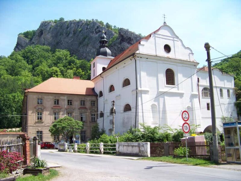 Prague: Czech Village Walking Tour with Guide - Experience the Quiet Charm of a Czech Village Just Outside Prague