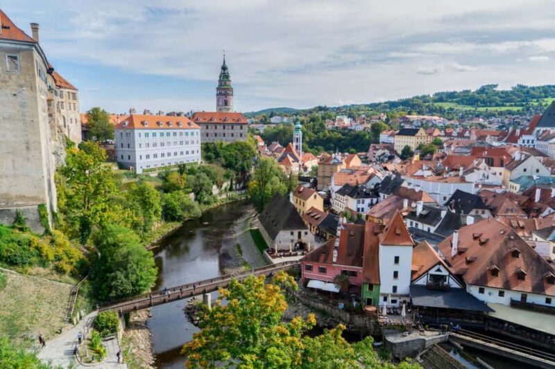 Prague: eský Krumlov & Bohemian Village Day Trip with Lunch - Visiting Holaovice: A UNESCO-Listed Folk Village