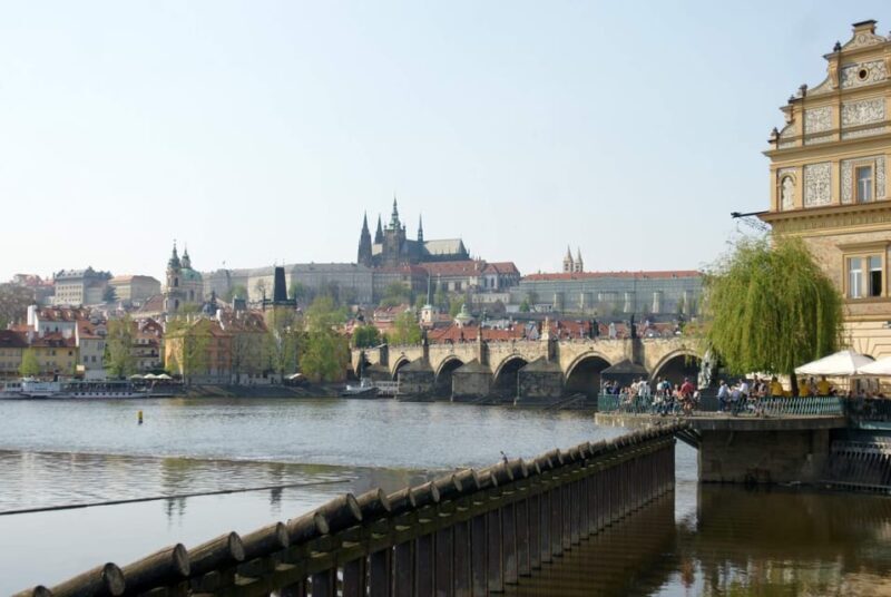 Prague: Essential Prague tour - Key Points