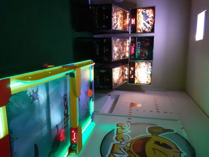 Prague: Glow Golf Mini Golf Game by UV Light - Prague: Glow Golf Mini Golf Game by UV Light