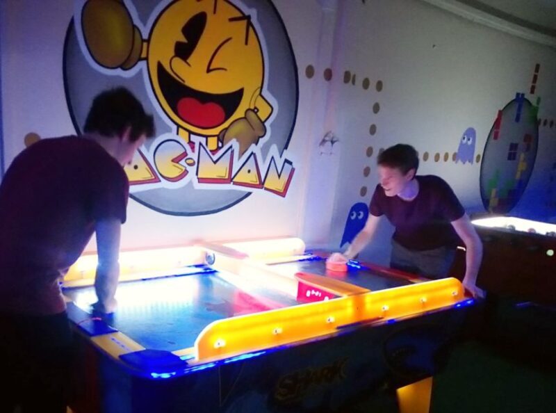 Prague: Glow Golf Mini Golf Game by UV Light - FAQ