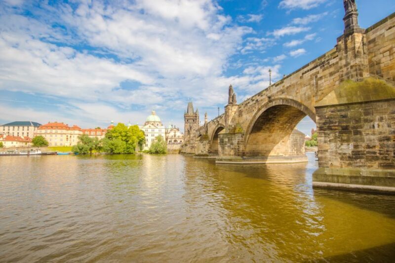 Prague: Guided Bus & Walking Tour with River Cruise & Lunch - The Sum Up