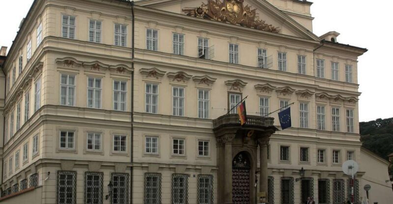 Prague: Highlights Walking Tour to the German embassy 1989 - The Sum Up