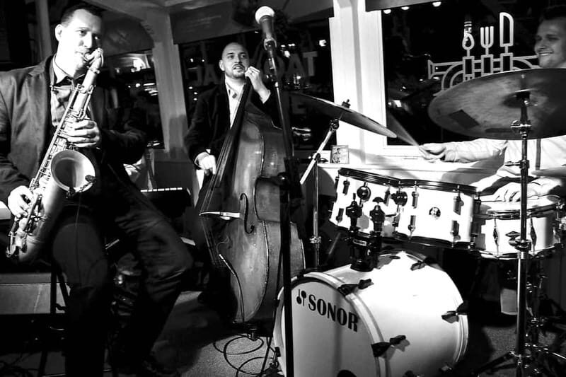 Prague: Jazz Boat Cruise with Live Concert and Optional Meal - The Setting and Duration