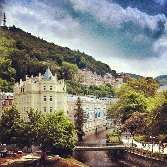 Prague: Karlovy Vary Day Trip with Watchtower and Funicular - Key Points