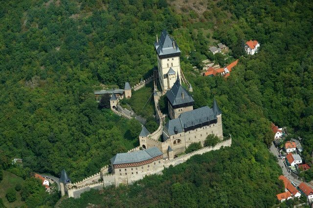 Prague: Karltejn Castle Guided Tour with Entry Ticket - Discovering Karltejn Castle: A Practical and Authentic Half-Day Tour from Prague