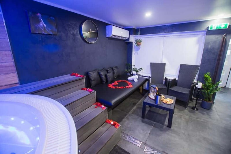 Prague: Modern Private Spa with Jacuzzi and Sauna - Key Points