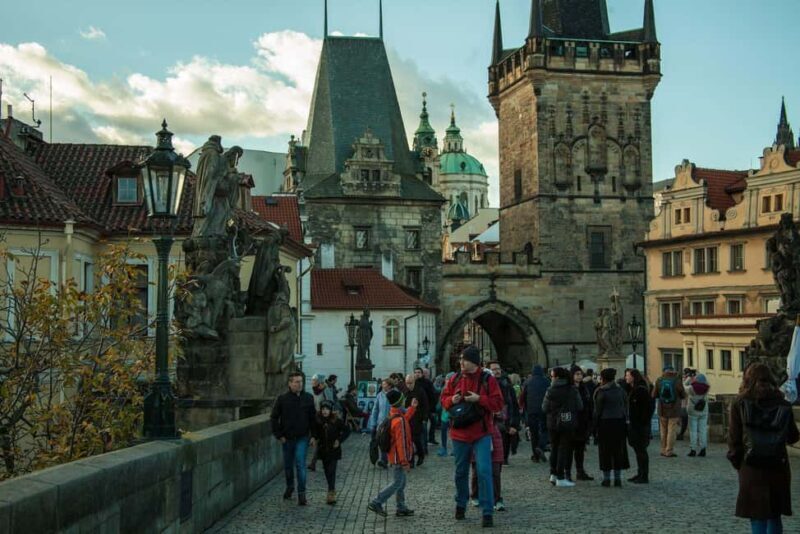 Prague: Prague Castle Tour without interiors in German - A Practical and Authentic Look at Prague Castle’s Outdoors