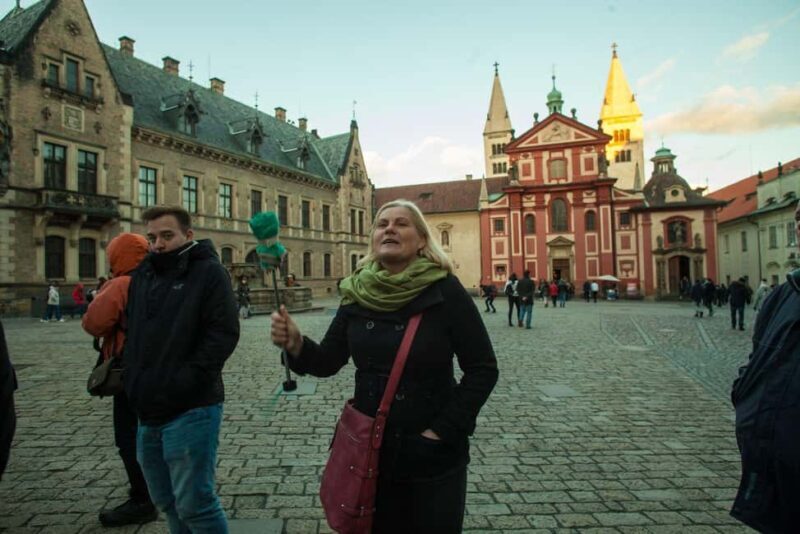 Prague: Prague Castle Tour without interiors in German - FAQs