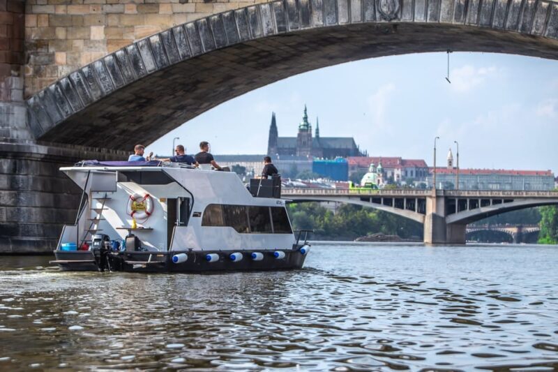 Prague: Private River Cruise with Unlimited Beer or Prosecco - Key Points