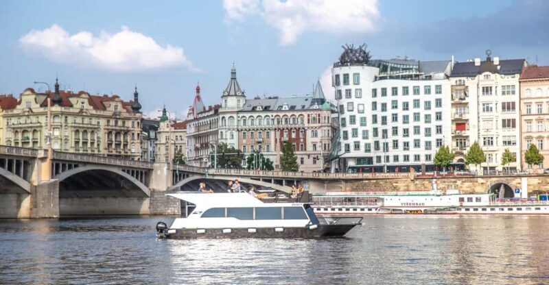 Prague: Private River Cruise with Unlimited Beer or Prosecco - The Experience in Detail