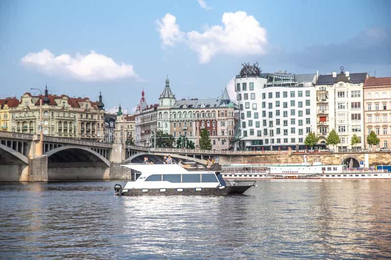 Prague: Private River Cruise with Unlimited Beer or Prosecco - Who Would Enjoy This Tour?