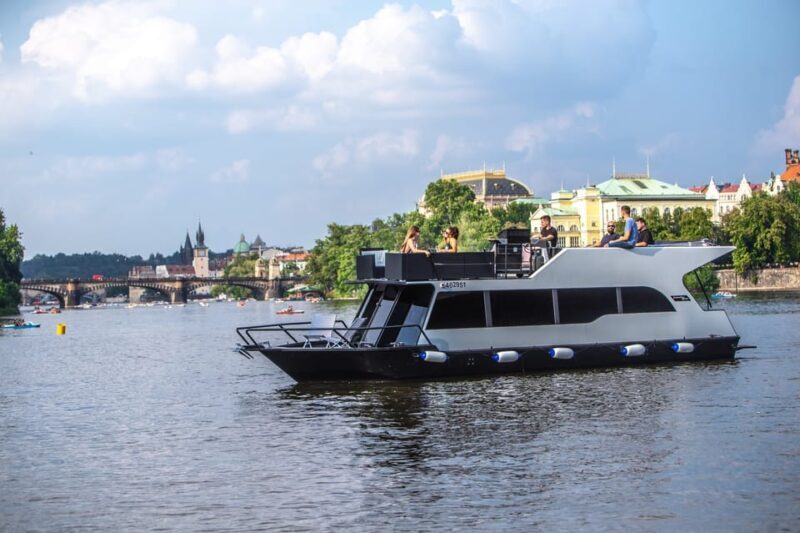 Prague: Private River Cruise with Unlimited Beer or Prosecco - FAQs