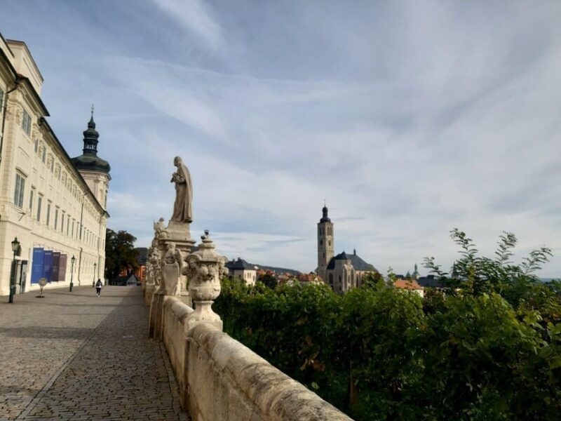 Prague: Private tour to Kutna Hora and Bone church - Key Points