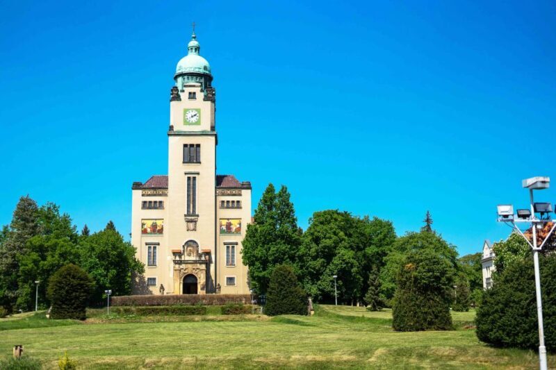 Prague: Psychiatric Hospital and Abandoned Cemetery Tour - Who Should Consider This Tour?