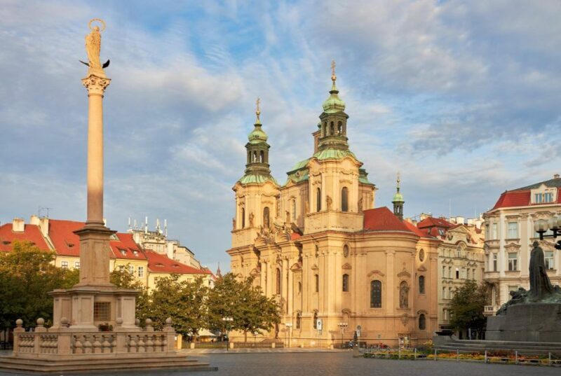 Prague Royal Castle, St Vitus, Golden Lane Tour with Tickets - Starting Point and Overall Logistics