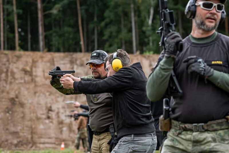 Prague: Shooting Experience with 3 to 10 Guns & Bus Transfer - Key Points