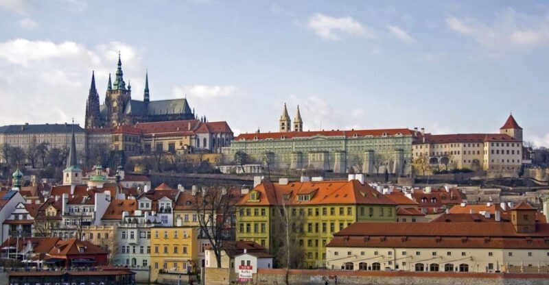 Prague Sightseeing Tour with Lunch - Strolling Through the Nobility and Monastic Districts