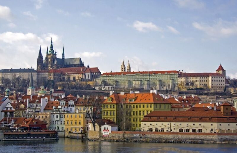 Prague Sightseeing Tour with Lunch - Authentic Dining Experience