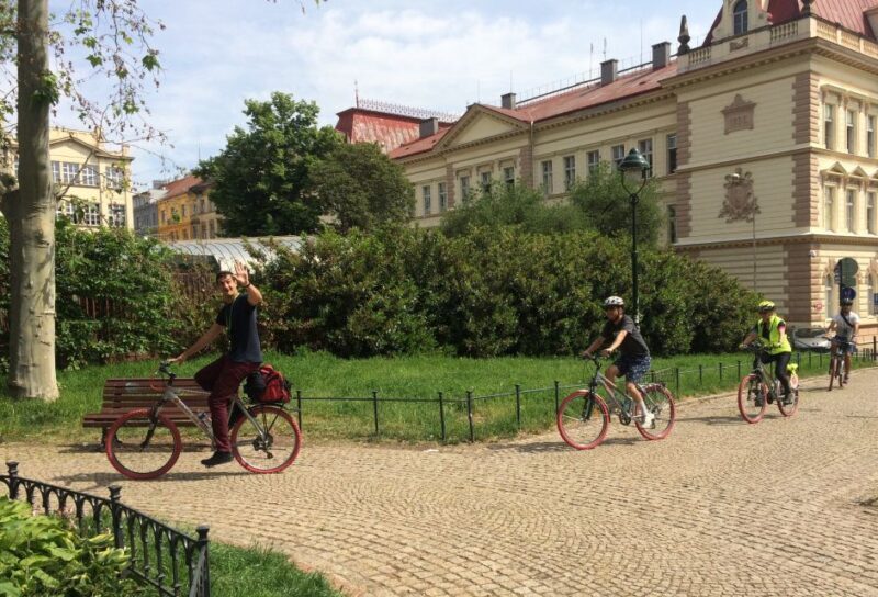 Prague: Stunning Viewpoints, Castle, City & Park E-Bike Tour - Exploring the Prague E-Bike Tour in Detail