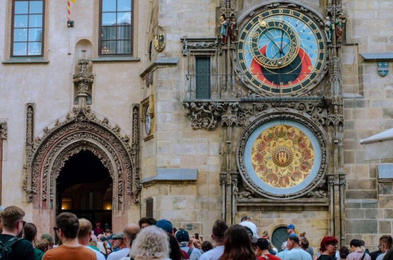 Prague: Top Sights and Historic Center Introduction Tour - Exploring Prague Through a Local’s Eyes