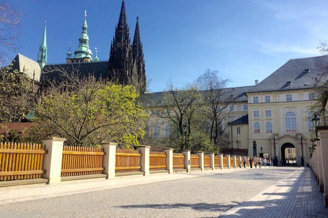 Prague Walking Tour in German: Old Town and Prague Castle - Who Should Join?