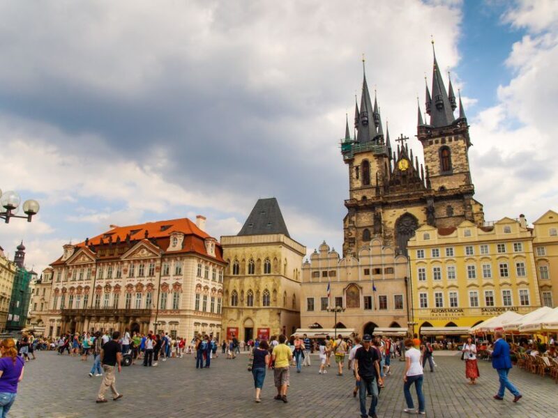 Prague: Walking Tour & Virtual Reality Experience - Key Points