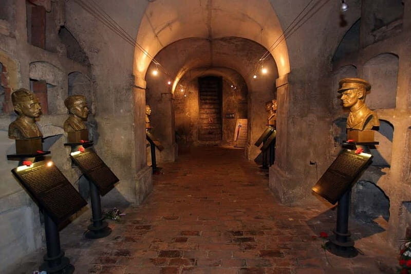 Prague: WWII Tour with Local Historian SMALL GROUP - FAQ