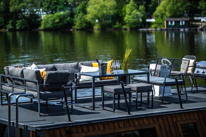 Prague YachtBoat CLASSIC cruise with Unlimited Beer or Prosecco - Who Will Love This Experience?