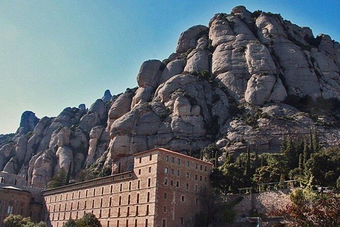 Premiuam Montserrat Tour with Tapas - Key Points