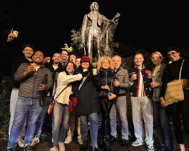 Premium Party Düsseldorf: Celebrate Your Bachelor Party - The Atmosphere and Group Experience