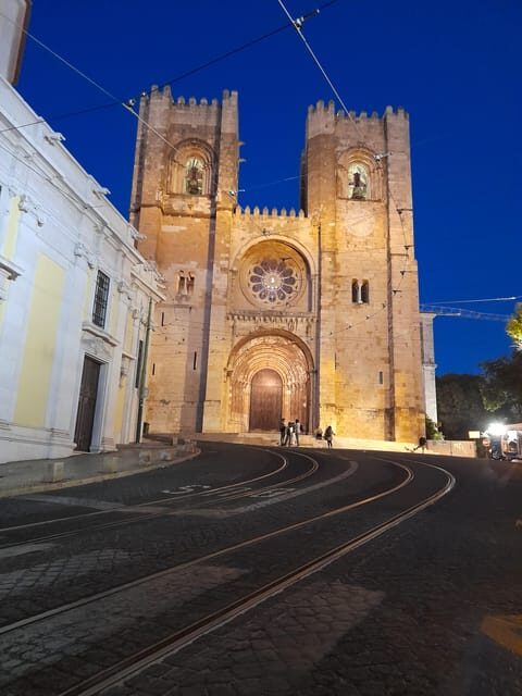 Privat Walking Tour in Alfama, Baixa, Chiado - What’s Included and What to Expect