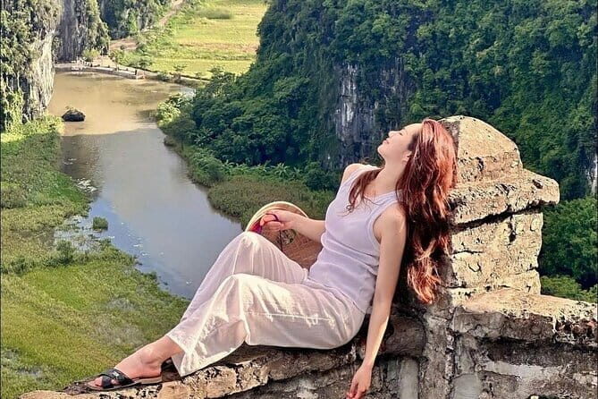 Private 1 day in Ninh Binh with Hoa Lu, Trang An and Mua cave - Starting with Mua Cave: Climb and Feast on the View