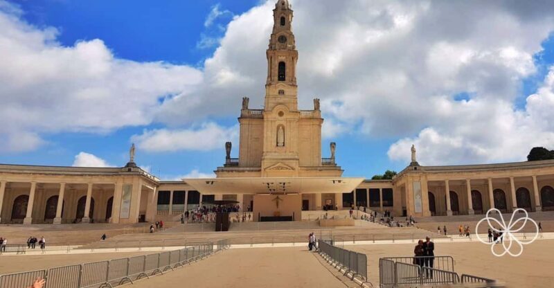 Private 1-Day Tour to Fátima Batalha Nazaré and Óbidos - Who Would Love This Tour?