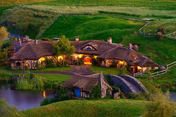 Private 2 Day Tour: Hobbiton, Waitomo, Rotorua Geothermal & Hamilton Gardens - A Practical, Well-Rounded Look at the 2-Day North Island Tour