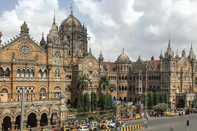 Private 2 Days Mumbai Gems Tours(Sightseeing_Slum_Elephanta Cave & Dabbawala) - An In-Depth Look at the 2-Day Mumbai Gems Tour