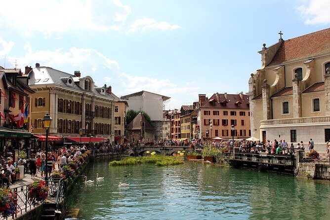Private 2-hour Walking Tour of Annecy with official tour guide - Exploring Annecy: A Personal 2-Hour Walking Tour