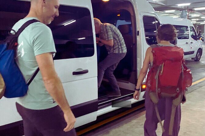 Private 24-hour van service Airport to hotel in Manaus - Key Points