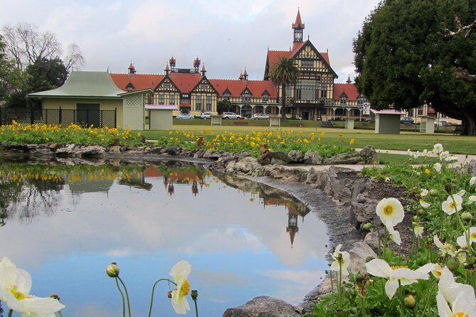 Private 3 Days Tour From Auckland: Hobbiton, Hamilton, Rotorua & Waitomo Caves - Exploring the Itinerary in Detail
