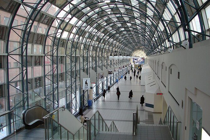 Private 3-hour walking tour of Toronto with licensed tour guide - A Detailed Look at the Toronto Private Walking Tour